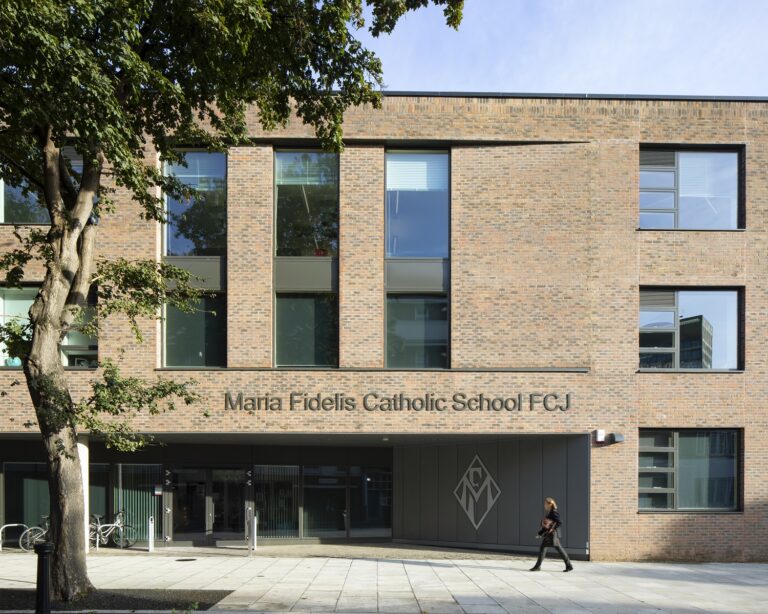 8D9D5BD7388C31878BF844E0BDD23200